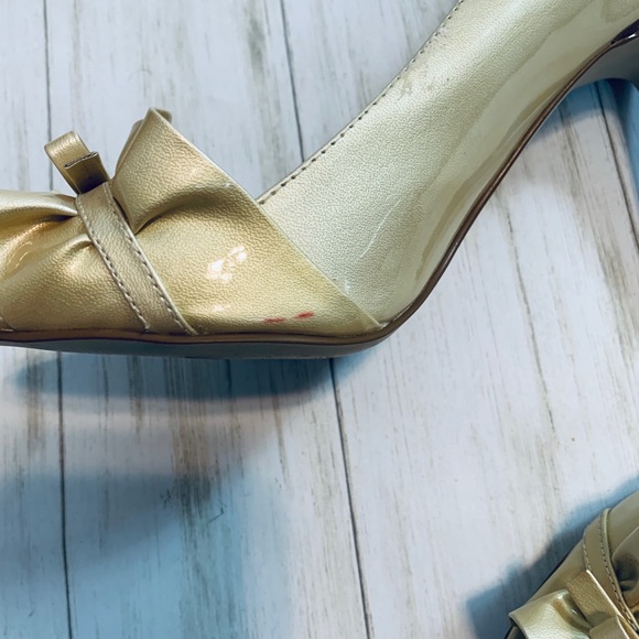 Enzo Angiolini Ruffled Peep Toe Gold Heels - Picture 10 of 15